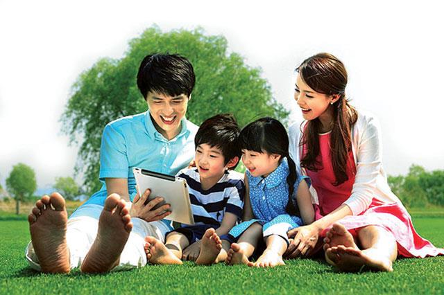 ĐỜI SỐNG  Face Book Twitter Bình luận Tin nóng 10 quy tắc vàng nuôi dạy con trong thời hiện đại