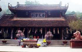 Bài văn khấn cúng tại Đình đền miếu phủ khi đi lễ đầu năm mới